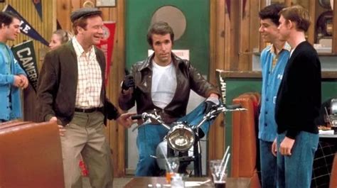 Happy Days: Una Sitcom intramontabile che celebra la gioventù e i piccoli piaceri della vita americana!